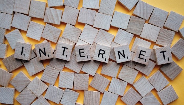 Koneksi Internet: Fiber Optic, 4G/5G, atau Satelit, Mana yang Terbaik?