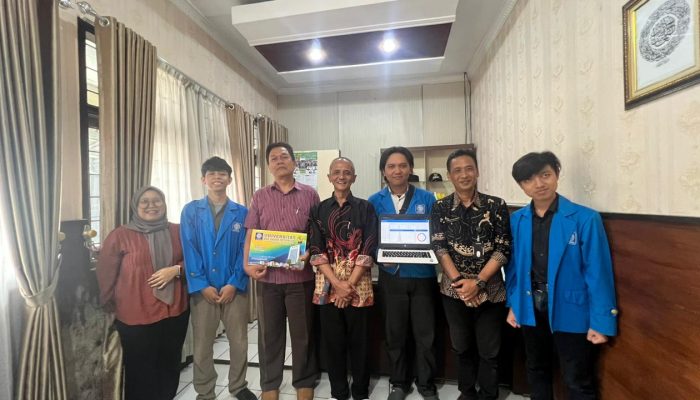 Kecamatan Tawang Terima Hibah Aplikasi Sistem Informasi Pengolahan Data Sampah (SISAMPAH) Karya Mahasiswa  Universitas BSI Tasikmalaya