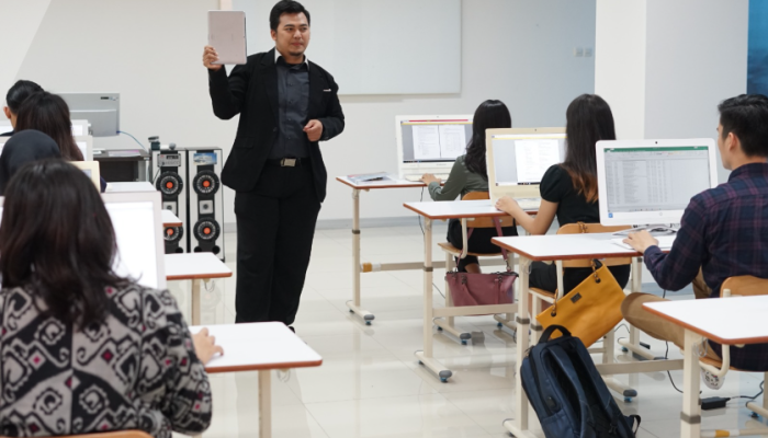 UNM Ciptakan Lulusan yang Siap Bersaing di Dunia Kerja melalui Program IEP
