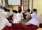 Tim BSI Explore 2025 Menerapkan Pembelajaran Digital Tentang Sejarah Proklamasi Kepada Siswa SDN Panggung Jaya