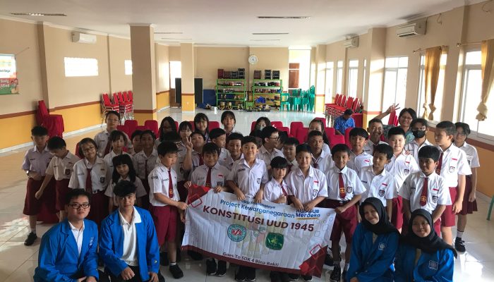 Mahasiswa Universitas BSI melakukan kegiatan sosialisasi dengan tema :  “Konstitusi UUD 1945” di SDK 4 Bina Bakti Kota Tasikmalaya