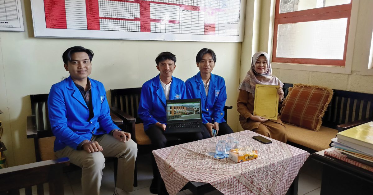 Mahasiswa UBSI Prodi Sistem Informasi Kampus Keramat Serahkan Aplikasi SIPENAJ kepada Yayasan SMPIT Nurul Jannah