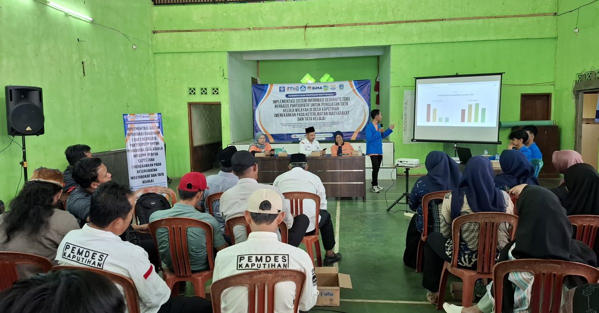 Mahasiswa Universitas BSI Tasikmalaya Kenalkan Teknologi SIG ke Warga Desa Kaputihan