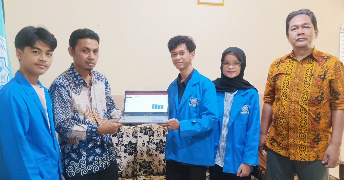 Transformasi Digital Pendidikan: Mahasiswa Serahkan Aplikasi SIRAKIT ke Yayasan Abu Bakar Ash-Shiddiq