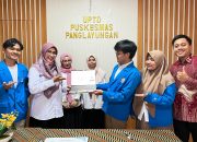 Bantu Tingkatkan Kepatuhan Minum Obat Pasien, Mahasiswa UBSI Kampus Tasikmalaya Serahkan Aplikasi Pengingat Obat “CareBlast” Ke UPTD Puskesmas Panglayungan Kota Tasikmalaya