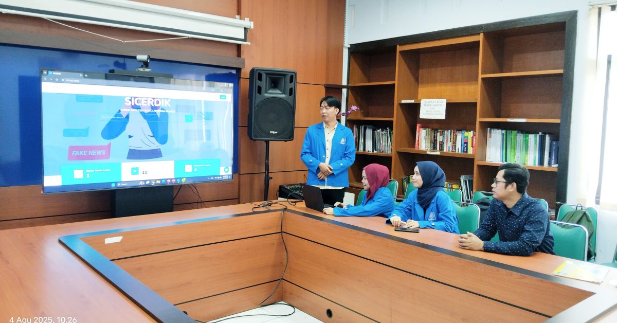 Mahasiswa UBSI Tasikmalaya Hibahkan Aplikasi SICERDIK ke DISHUBKOMINFO untuk Literasi Digital dan Lawan Hoax