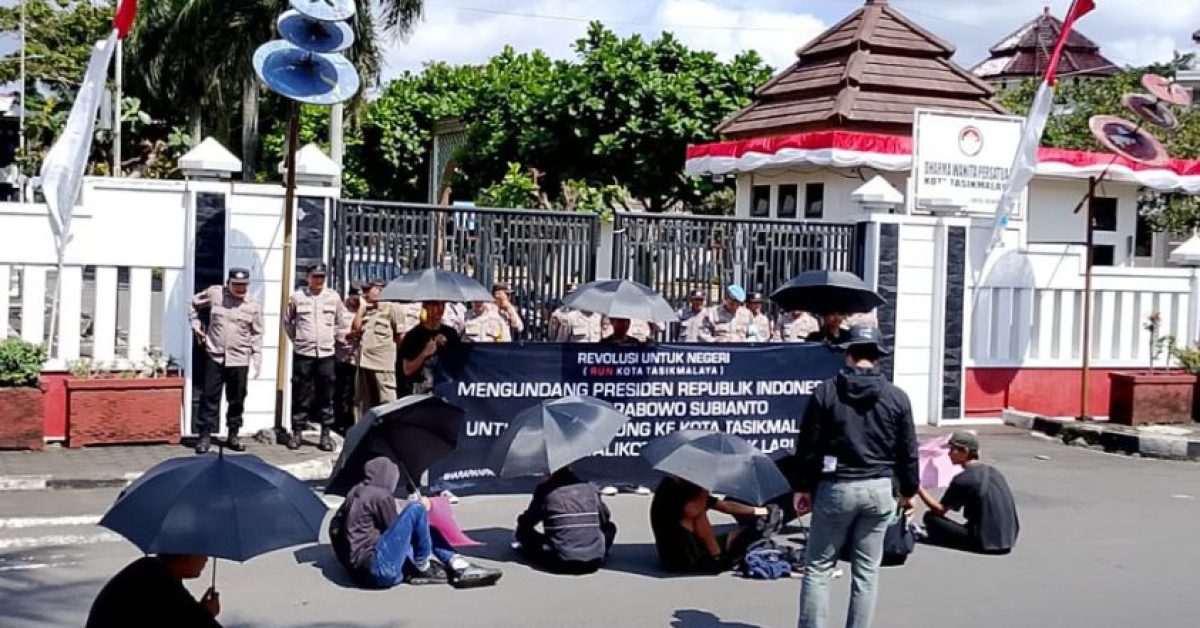 Aliansi RUN Kota Tasikmalaya Gelar Aksi Kritik Kinerja Wali Kota yang Asik Lari Saja