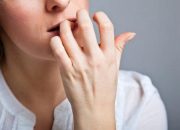 Stop Mengisap Luka! Kebiasaan Ini Justru Berbahaya untuk Kesehatan.