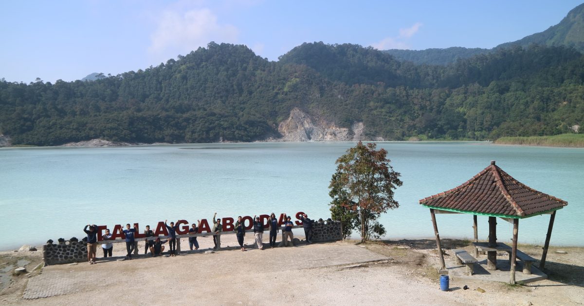 Menjelajahi Keindahan Talaga Bodas : Tips, Rute, dan Harga Tiket Masuk