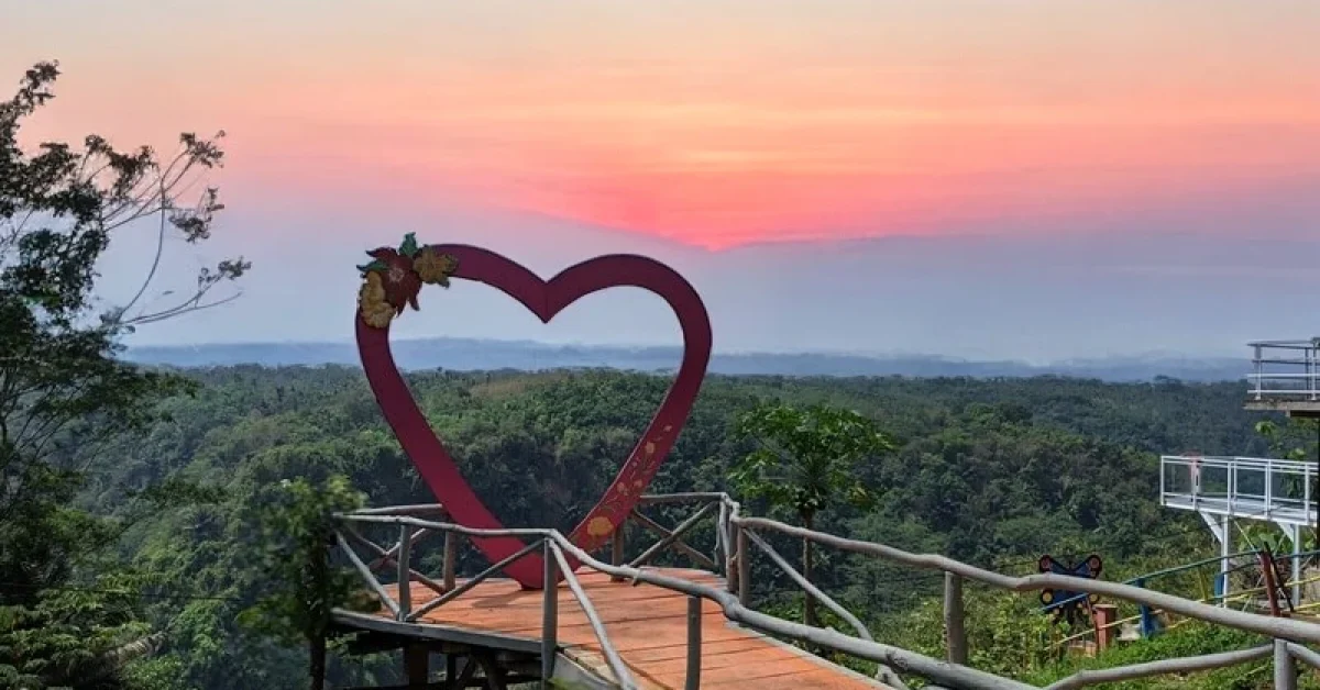 Grand Sayang Kaak: Keindahan Alam, Adrenalin, dan Jembatan Kaca di Ciamis