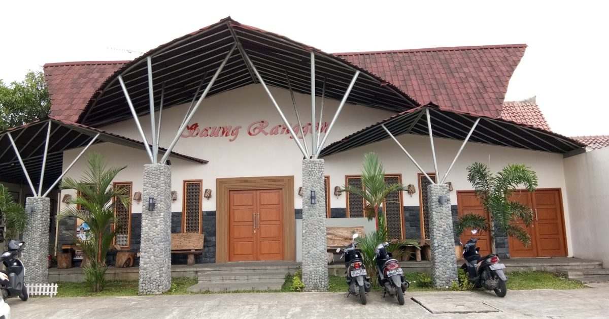 Saung Ranggon: Menikmati Kelezatan Kuliner Sunda dalam Suasana Asri di Tasikmalaya