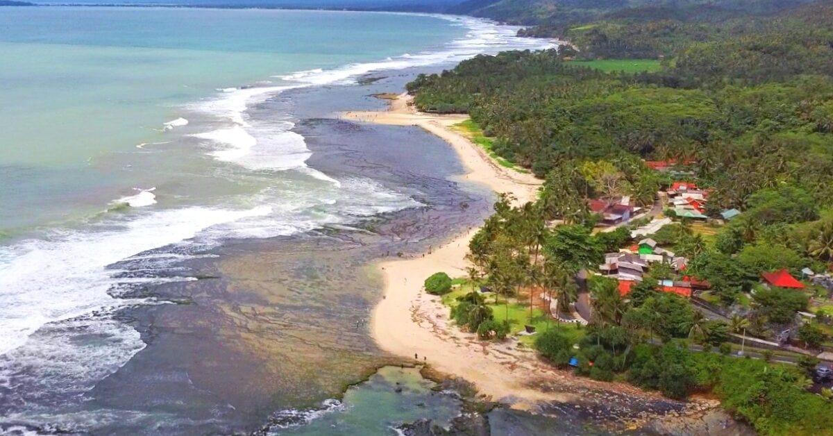 Pantai Karapyak: Pantai Berbatu yang Eksotis di Pesisir Ciamis