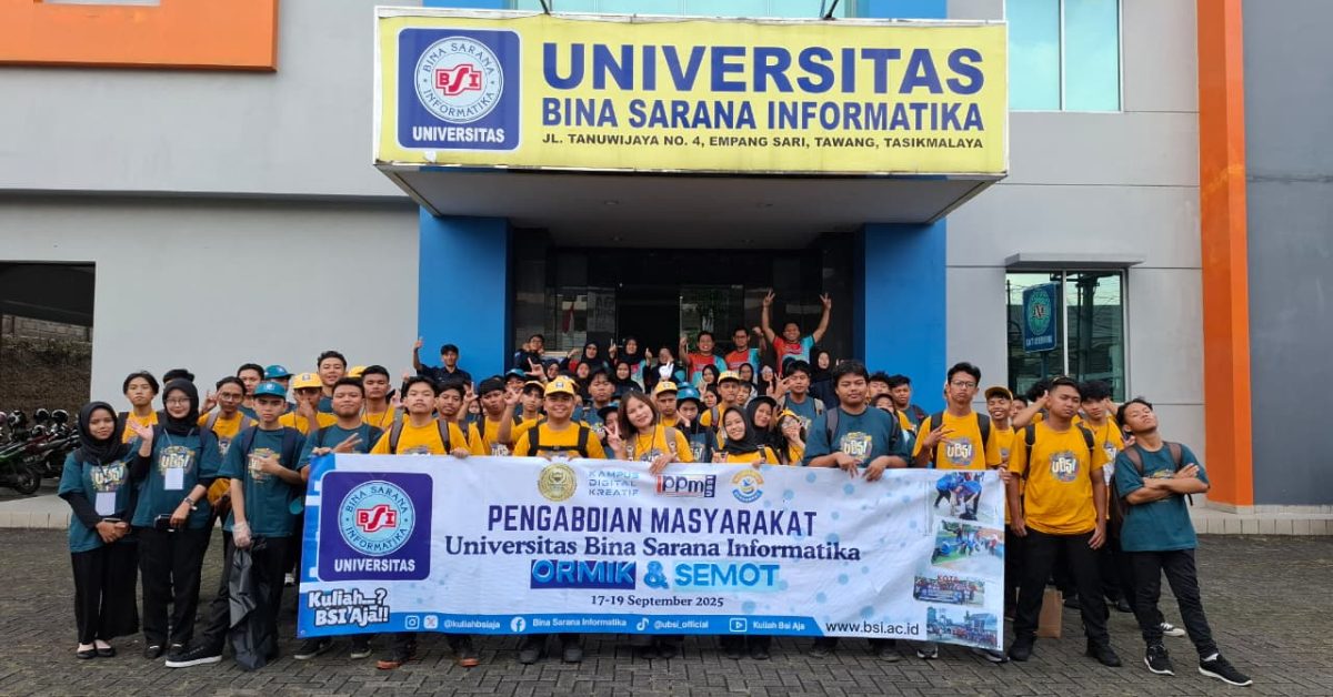 Mahasiswa Baru Universitas BSI Tasikmalaya Gelar Aksi Bersih-Bersih di Alun-Alun Kota Tasikmalaya