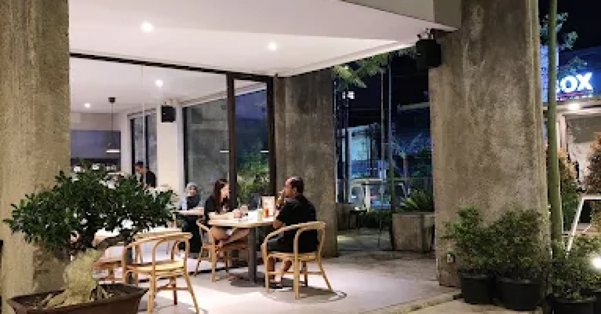 Menikmati Secangkir Kopi di Cafe De Lumiere Tasikmalaya: Desain Mewah, Suasana Cahaya