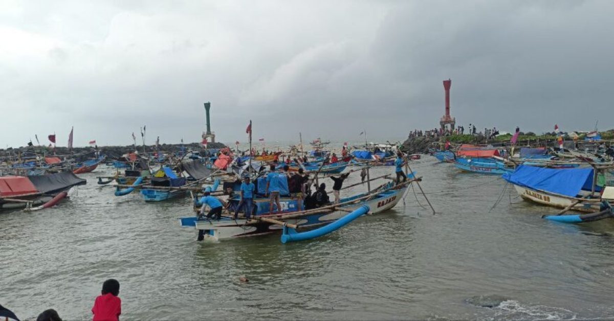 Menyusuri Keindahan Pesisir Selatan Tasikmalaya: Pantai di Desa Cikawungading