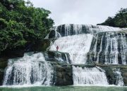 Curug Dengdeng: Pesona “Niagara Mini” yang Bertingkat di Selatan Tasikmalaya