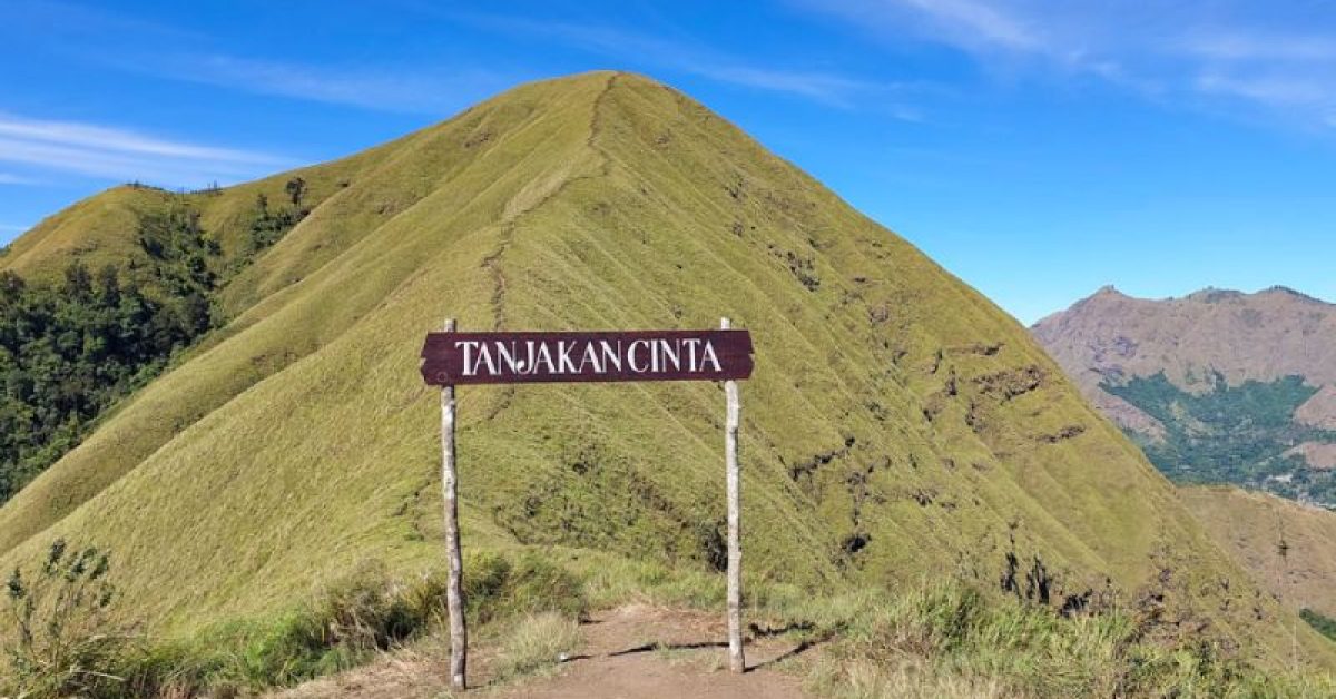 Tanjakan Cinta di Bukit Anak Dara: Keindahan Alam yang Memukau