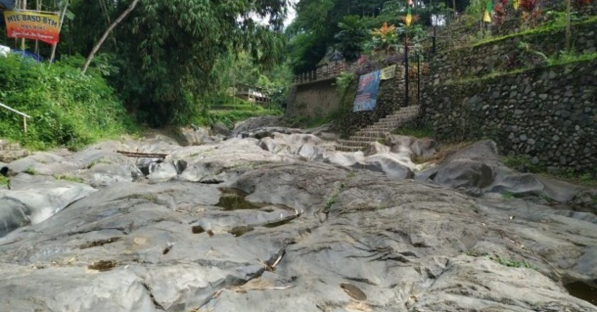 Batu Mahpar Galunggung: Pesona Alam, Sejarah Lava, dan Jejak Kerajaan di Tasikmalaya
