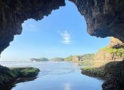 Madasari – Di Mana Gugusan Karang Memeluk Senja