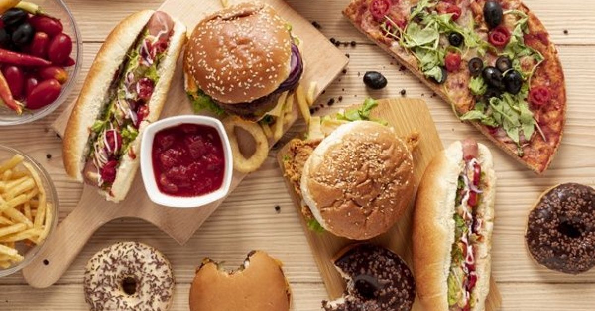 Junk Food: Bom Waktu yang Mengintai Tubuh Anda