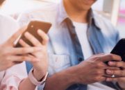 Waspada ‘Text Neck’ dan ‘Gamer’s Thumb’: Mengenali dan Mencegah Cedera Regangan Berulang Akibat Kecanduan Gawai