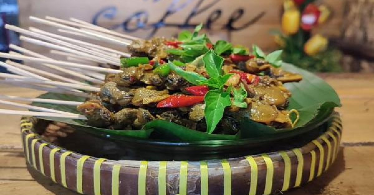 Sate Totok: Gurihnya Kerang Sungai dari Muara Kalipucang