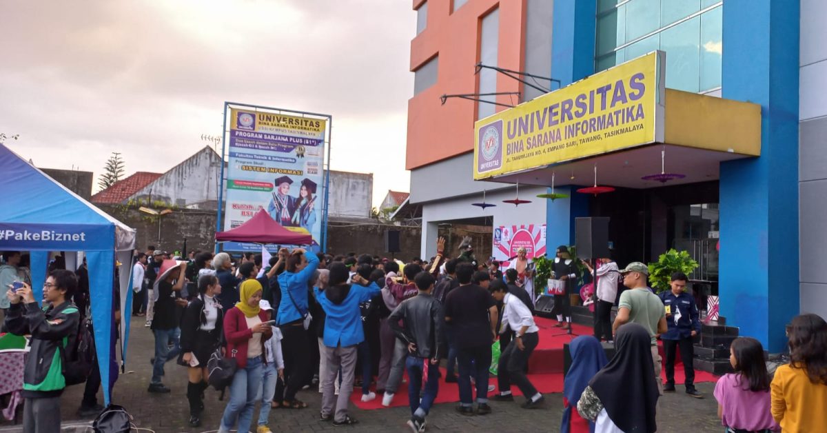 Kuliah Standar Jakarta tapi di Tasik? Ini Alasan UBSI Masuk Top 4 Kampus Terbaik di Tasikmalaya Versi uniRank 2025!