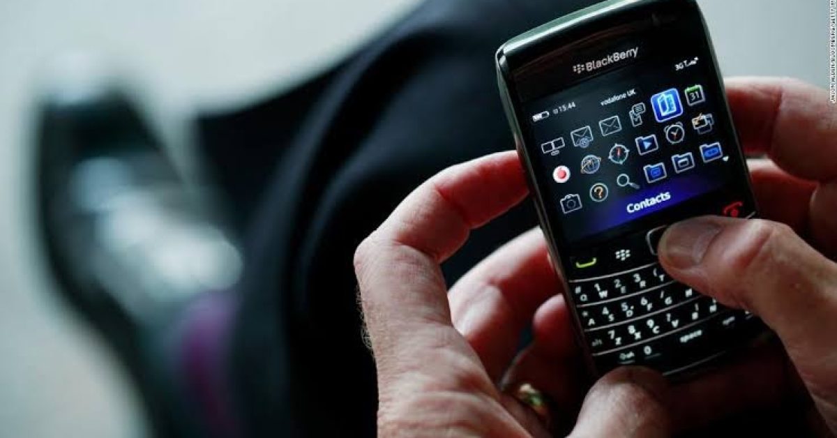 Tren ‘HP Jadul’ Kembali Laku: Saat Gen Z Mulai Lelah Jadi Budak Algoritma