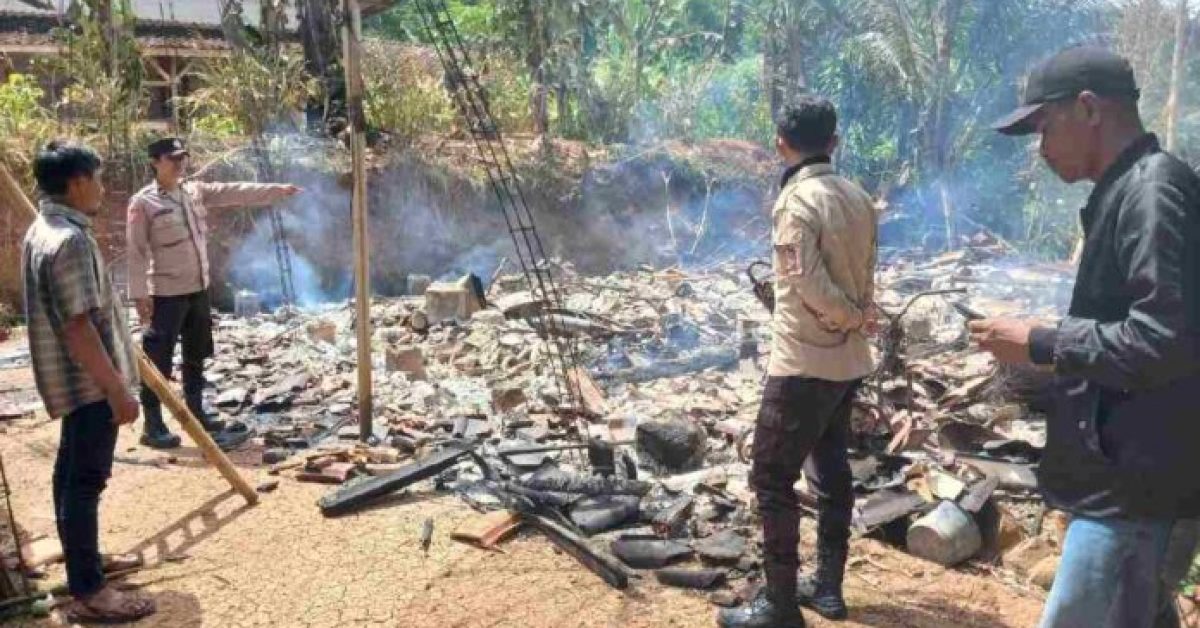 Satu Rumah di Caringin Garut Musnah Terbakar, Diduga Akibat Arus Pendek Listrik