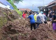 Hujan Deras Picu Longsor TPT 10 Meter di Cipanas Sumedang, Akses Jalan Desa Terputus