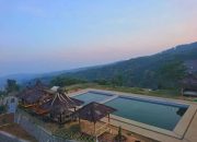 menghirup kebebasan di kolam atas awan puncak pelita tasikmalaya