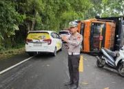 Ban Pecah , Truk Pengangkut Bata Hebel Terguling di Jalan Raya Rajapolah Tasikmalaya