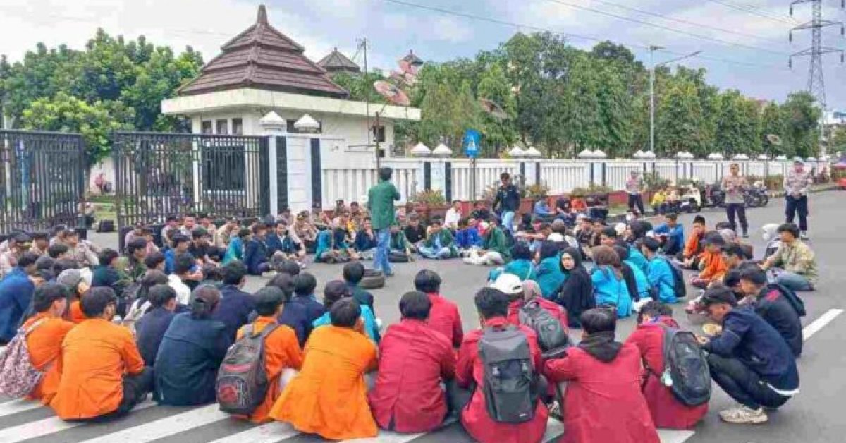 Setahun Kepemimpinan Viman-Diky, Aliansi BEM se-Tasikmalaya Gelar Unjuk Rasa Evaluasi