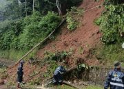 Tebing 10 Meter Longsor di Salawu, Jalur Tasik-Garut Terhambat
