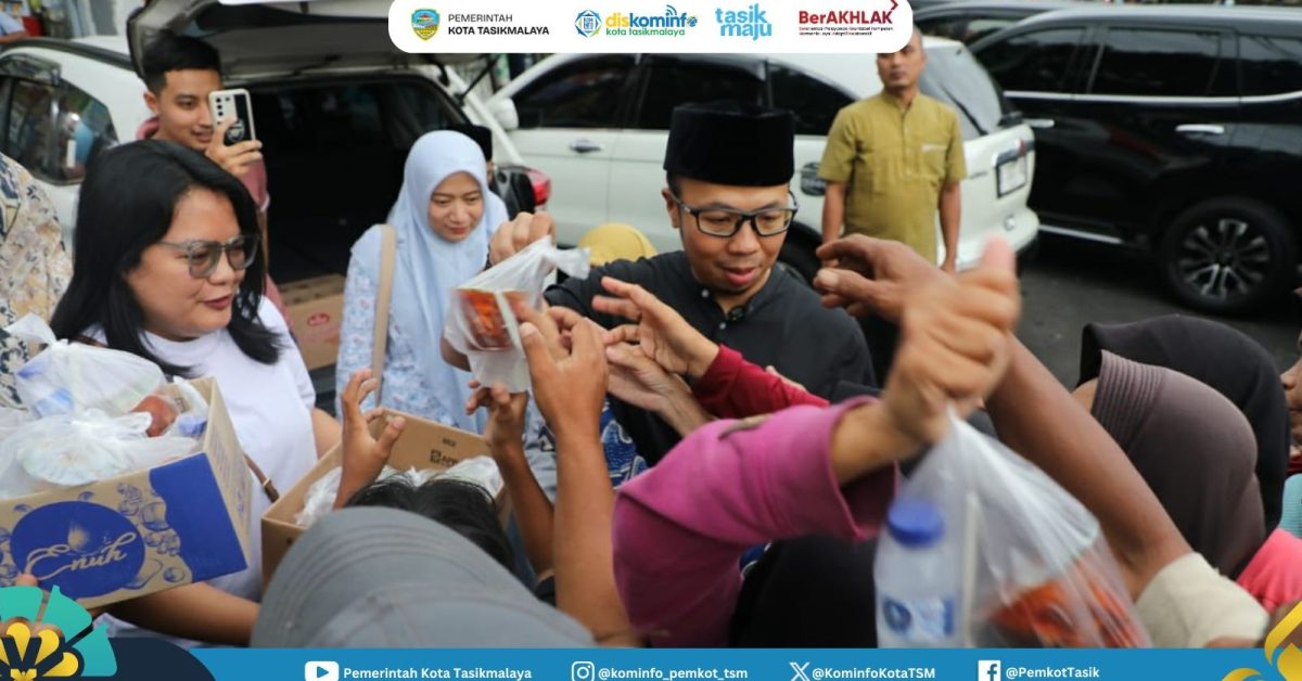 Penuh Kehangatan, Wali Kota Tasikmalaya Membagikan Takjil Untuk Warga Kota Tasikmalaya
