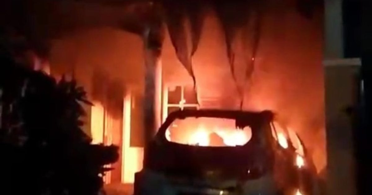 Korsleting Listrik, Mobil Hangus Terbakar di Garasi Rumah di Tasikmalaya