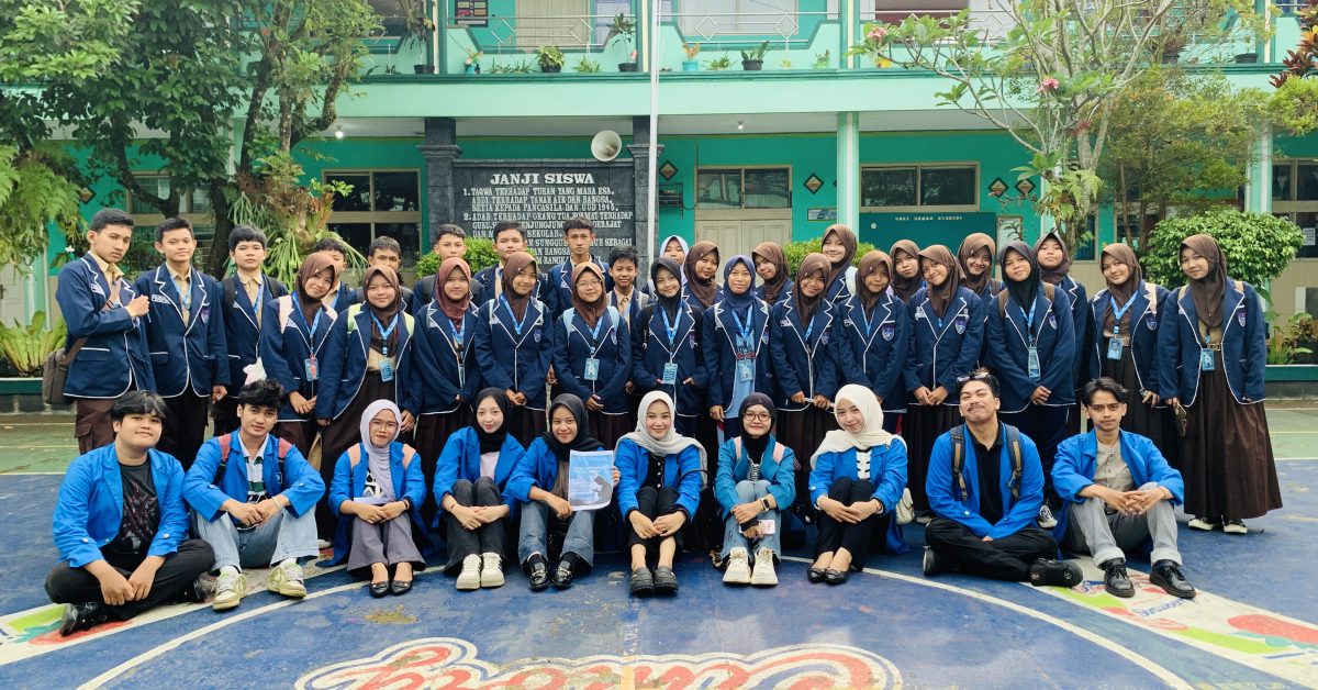 Mahasiswa UBSI Gelar Kegiatan PKM Bertema “Investasi Terbaik Adalah Agama” di SMP Negeri 1 Cikoneng