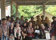 Mahasiswa KKN Unsil Edukasi Pengelolaan Sampah, Kenalkan Insinerator Sederhana di Buniasih