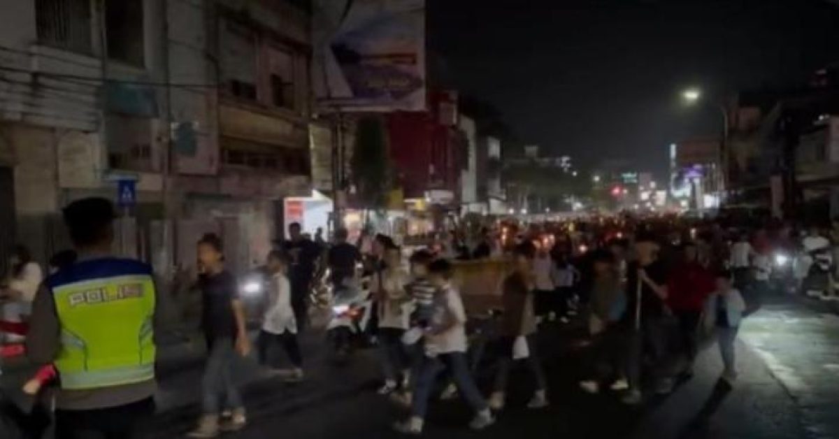 Antusias Warga Tasikmalaya Sambut Tahun Baru Hijriah dengan Pawai Obor