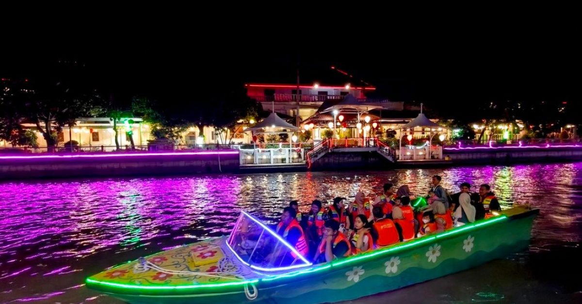 Wisata Perahu Kalimas Tawarkan Cara Seru Menikmati Panorama dan Sejarah Kota Surabaya