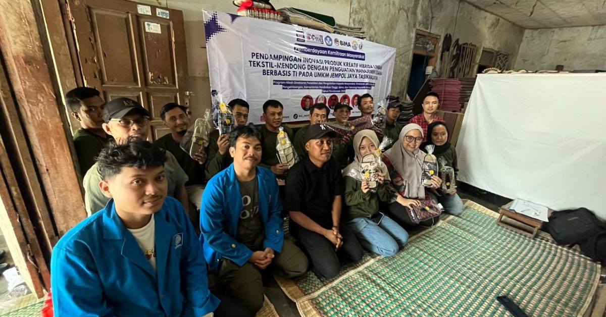 Umkm Jempol Jaya Tingkatkan Daya Saing Melalui Inovasi Produk Hibrida Mendong–Limbah Tekstil Dan Penguatan Manajemen Usaha Berbasis IT
