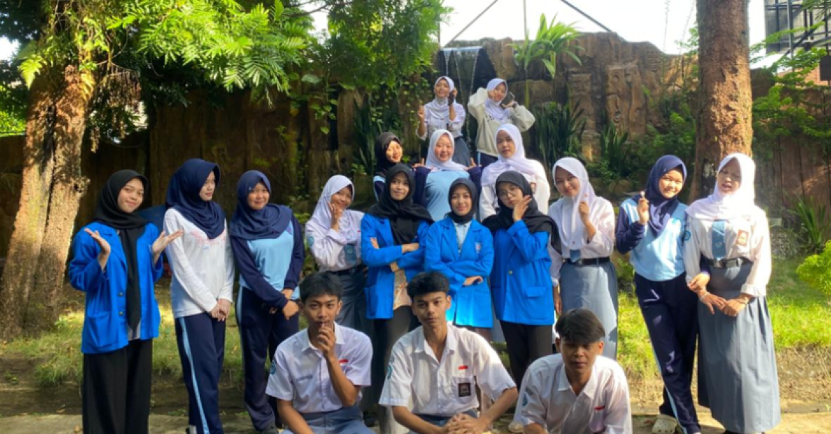 Transformasi Laporan Digital: Mahasiswa UBSI Tasikmalaya Kenalkan Power BI Kepada Siswa MPLB SMK Mitra Batik