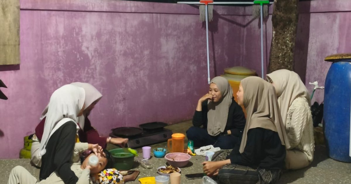 Menikmati Kebersamaan, Tim BSI Explore 2026 Gelar Bakar-Bakar Bersama Muda-Mudi Cikiray