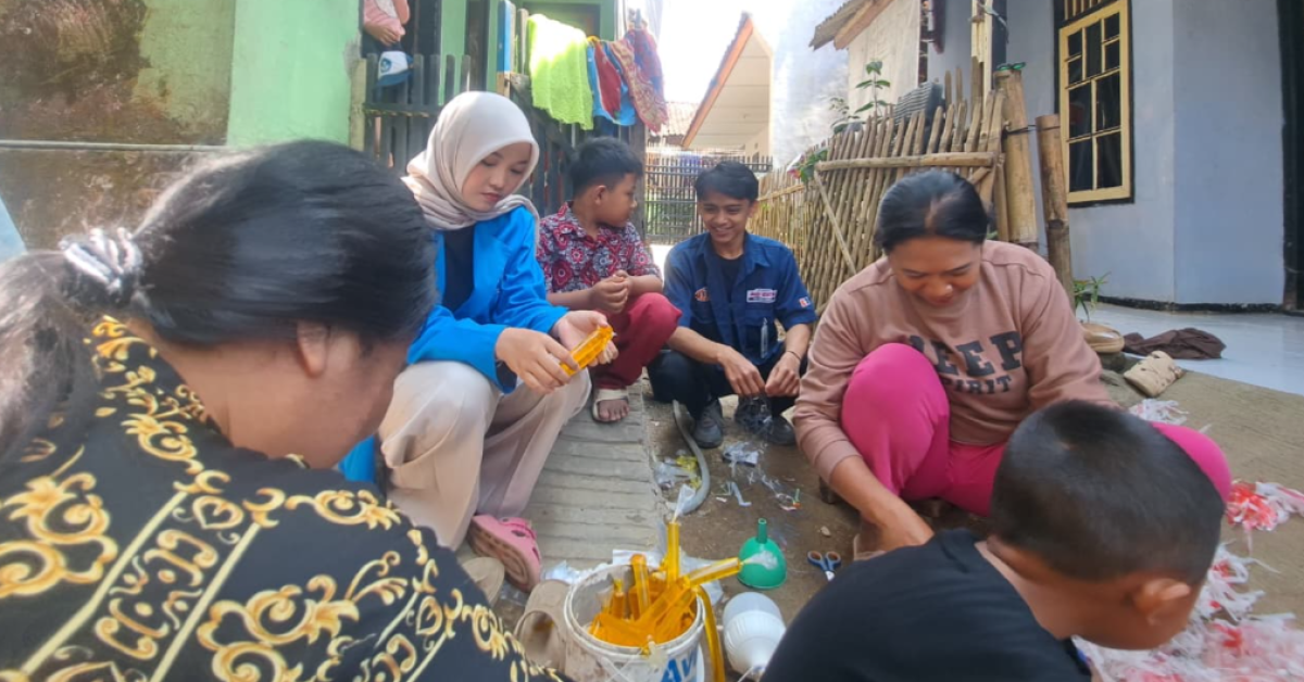 Mahasiswa BSI Explore 2026 Kunjungi Warga Kampung Cigaleuh, Persiapan Gapura Semarakkan HUT RI