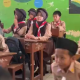 Siswa Kelas 6 SDN 3 Cisayong Antusias Belajar Bahasa Inggris Bersama Mahasiswa BSI Explore
