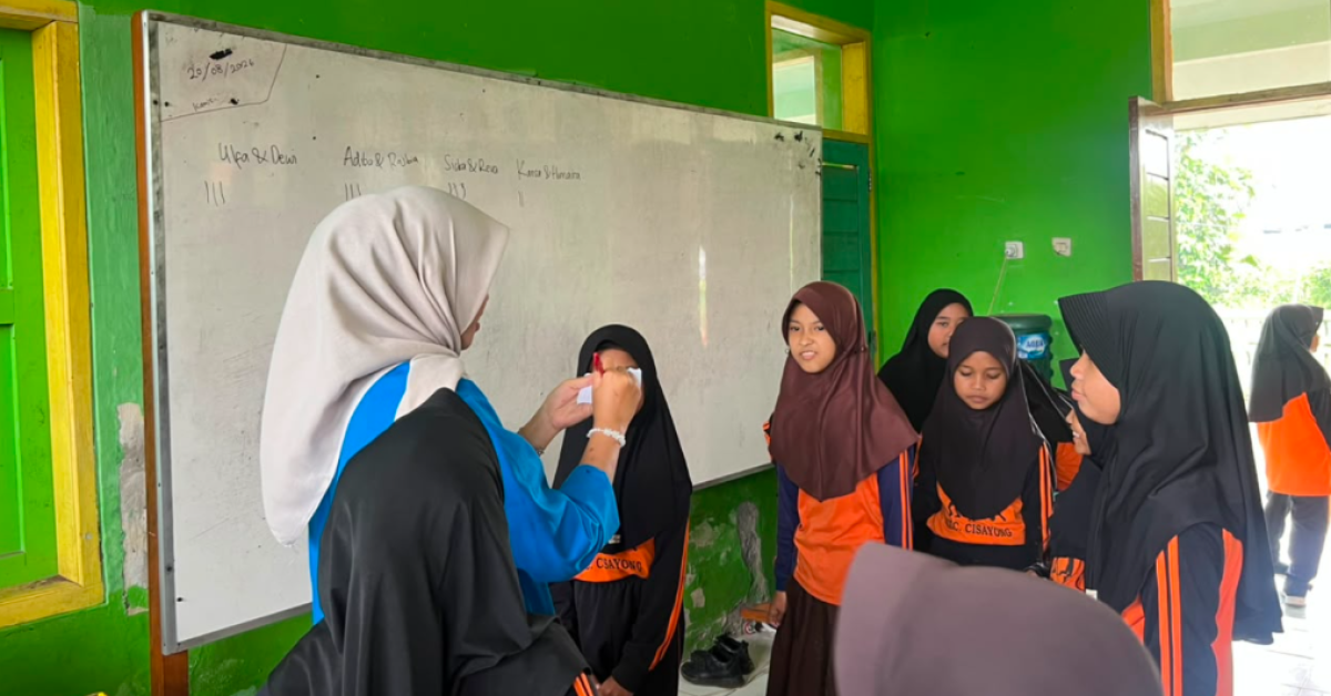 Tim BSI Explore Ajak Siswa Kelas 4 SDN 3 Cisayong Berolahraga Bersama