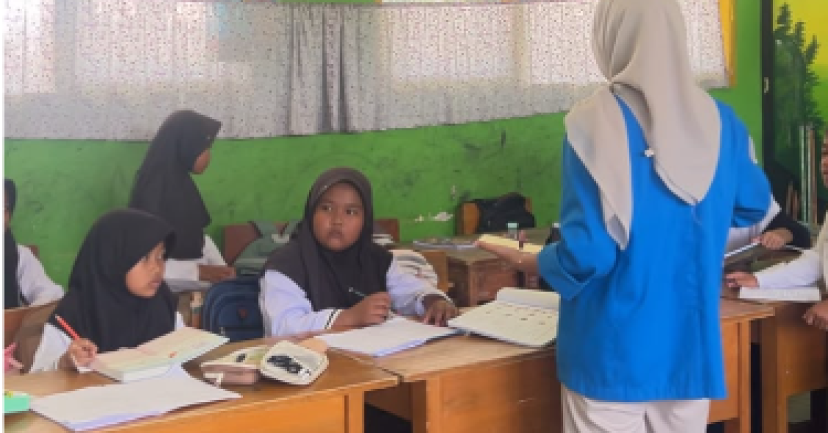Ceria di Dalam Kelas, Siswa Kelas 3 Praktik Bahasa Inggris Bersama Tim BSI Explore