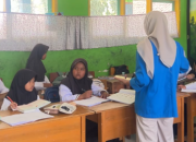 Ceria di Dalam Kelas, Siswa Kelas 3 Praktik Bahasa Inggris Bersama Tim BSI Explore