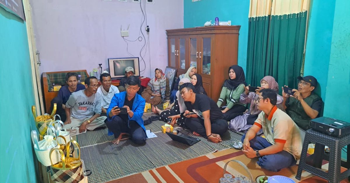 PKM BIMA Bekali UMKM Rima Craft Teknik Fotografi Produk Menggunakan Ponsel