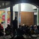 Mahasiswa BSI Explore 2026 Bersama Warga Leuwi Bodas Persiapkan Umbul-Umbul Sambut HUT Kemerdekaan